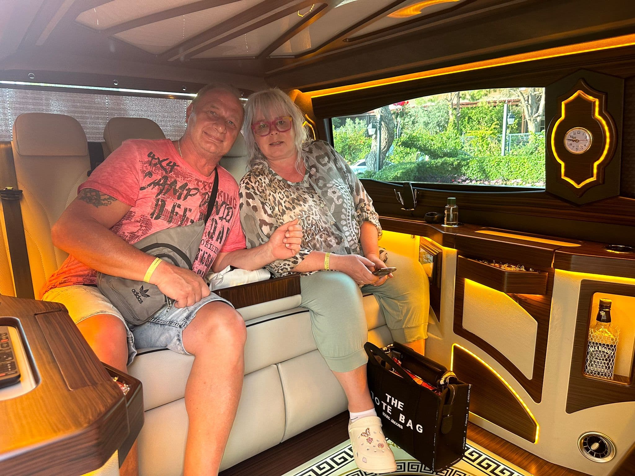 Mercedes Sprinter VIP havalimanı transfer aracı Antalya
